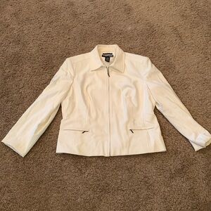 Woman’s zip up jacket/blazer